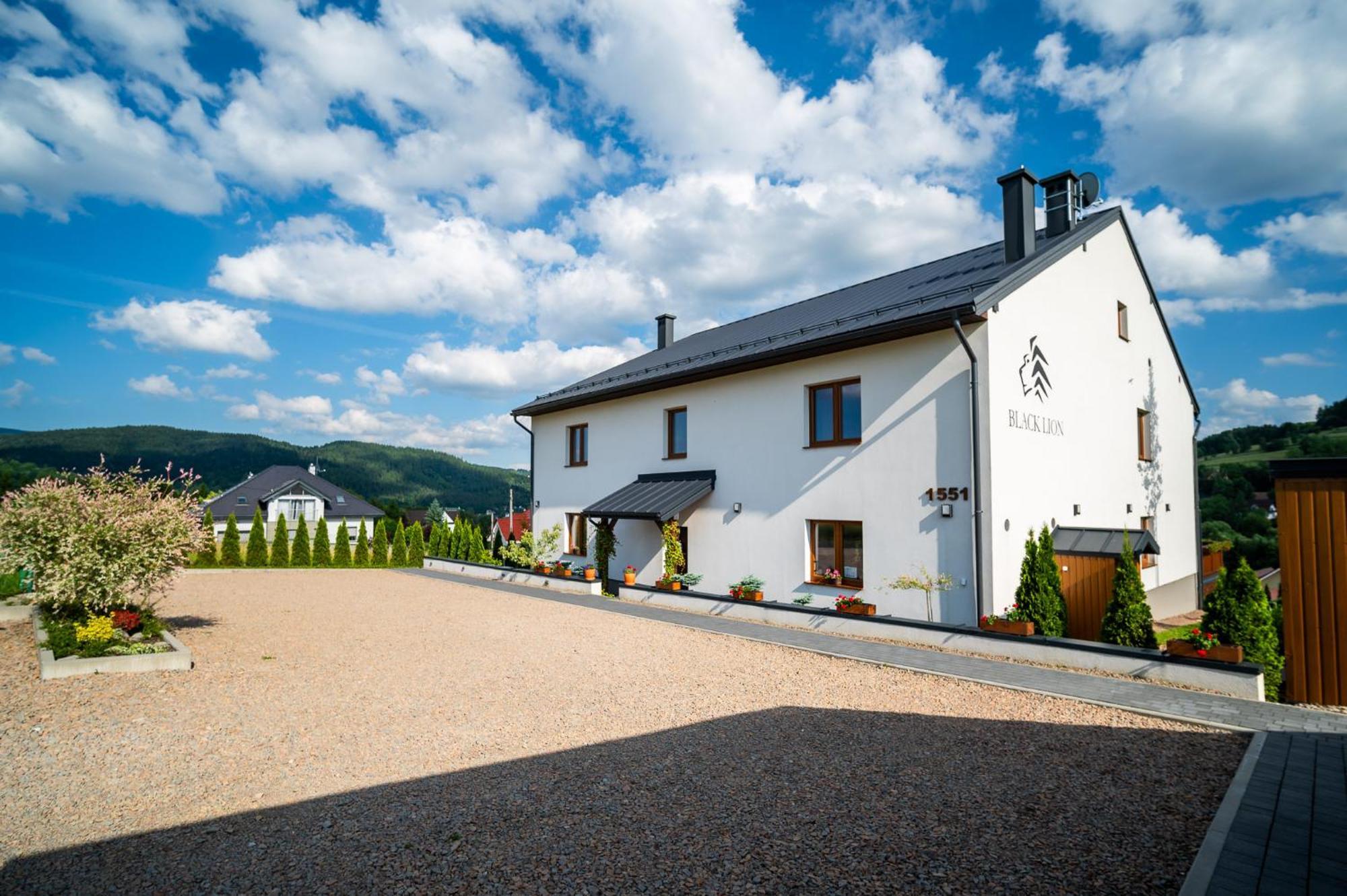 Apartamenty Black Lion Pcim Exterior photo